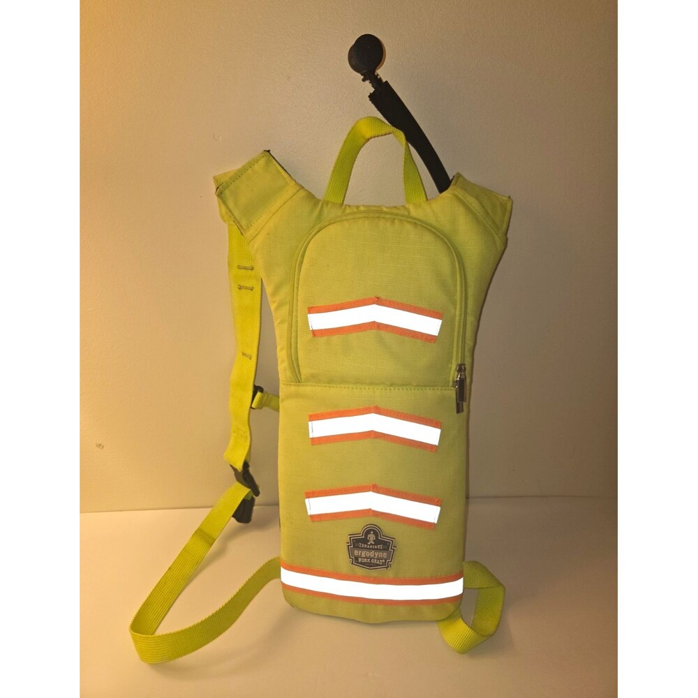 Ergodyne Chill-Its 2.0L Hydration Backpack Green Reflective Zip Adjustable